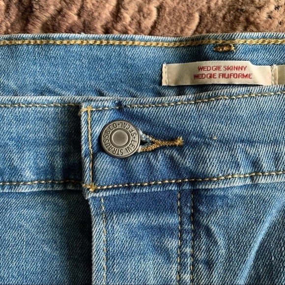 Levi's Wedgie Skinny Jeans Frayed Hem - Picture 7 of 9